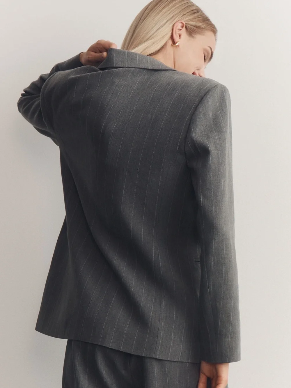 The Rue Oversized Maeve Blazer - Picture 3 of 7
